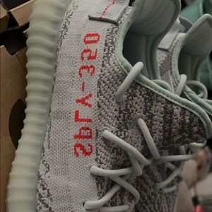Yeezy Boost 350 V2 blue tint size 8.5